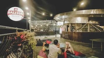 Tempat makan outdoor