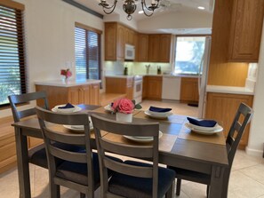 Dining - Newly Renovated Palm Desert Getaway on a Luxurious Golf Course! (Palm Desert)