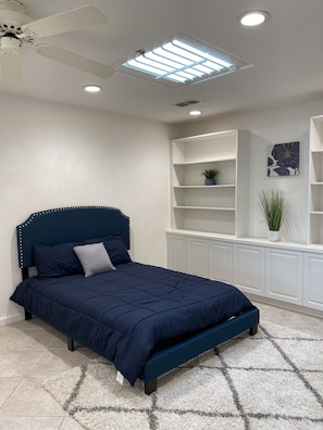 Room - Newly Renovated Palm Desert Getaway on a Luxurious Golf Course! (Palm Desert)