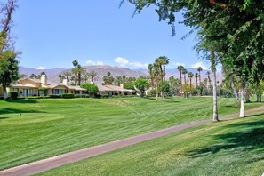 Golf - Newly Renovated Palm Desert Getaway on a Luxurious Golf Course! (Palm Desert)