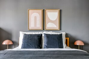 1 slaapkamer, een strijkplank/strijkijzer, wifi, beddengoed