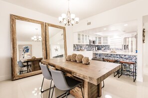 Dining - New! Beautiful Waterfront Condo, 2 Bed/ 2 Bath, Walk to Beach and Shops, Pool (Fort Myers Beach)