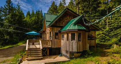 Forbidden Plateau Paradise with Hot Tub