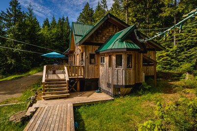 Forbidden Plateau Paradise with Hot Tub