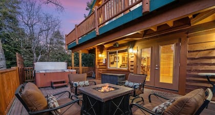 Spacious Family Retreat in Big Bear Lake: Pet-Friendly, Fire Pit, Sonos & Jacuzzi â 3400 Sq Ft Luxury