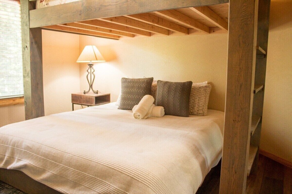 Photo 18 of Spacious Family Retreat in Big Bear Lake: Pet-Friendly, Fire Pit, Sonos & Jacuzzi – 3400 Sq Ft Luxury