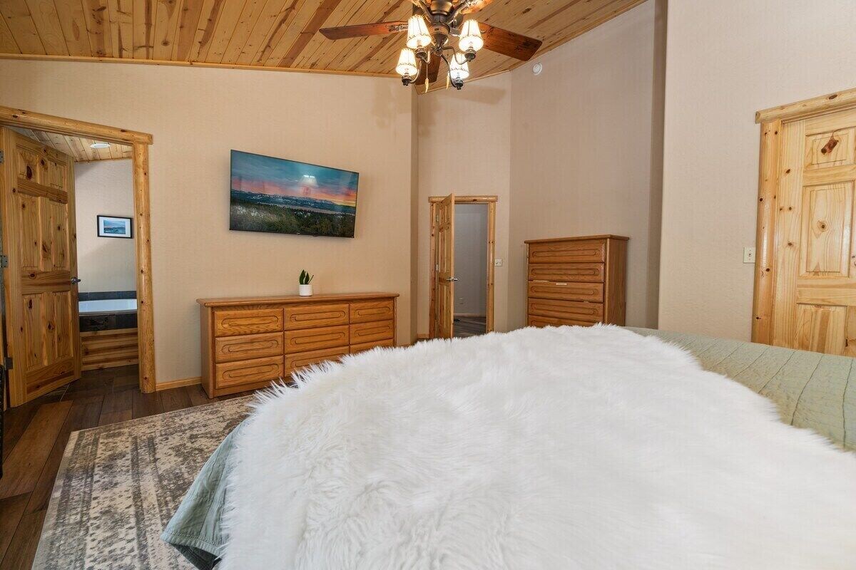 Photo 37 of Spacious Family Retreat in Big Bear Lake: Pet-Friendly, Fire Pit, Sonos & Jacuzzi – 3400 Sq Ft Luxury