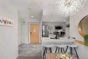 Fridge, microwave, oven, stovetop - Tyndall | Luxe 2.5 bedroom | Main Whistler Village (Whistler)