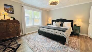 3 bedrooms, desk, iron/ironing board, travel crib