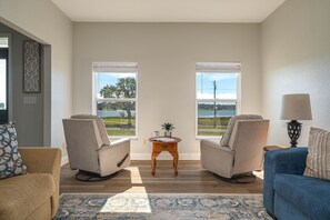 Smart TV, fireplace, offices - Lake Retreat w/Pool & Hot Tub near Bok Tower (Lake Wales)