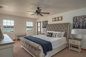 4 bedrooms, desk, iron/ironing board, travel cot - Lake Retreat w/Pool & Hot Tub near Bok Tower (Lake Wales)