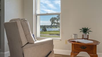 Smart TV, fireplace, offices
