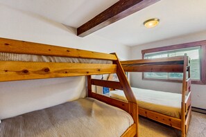 3 habitaciones, escritorio, wifi y ropa de cama 