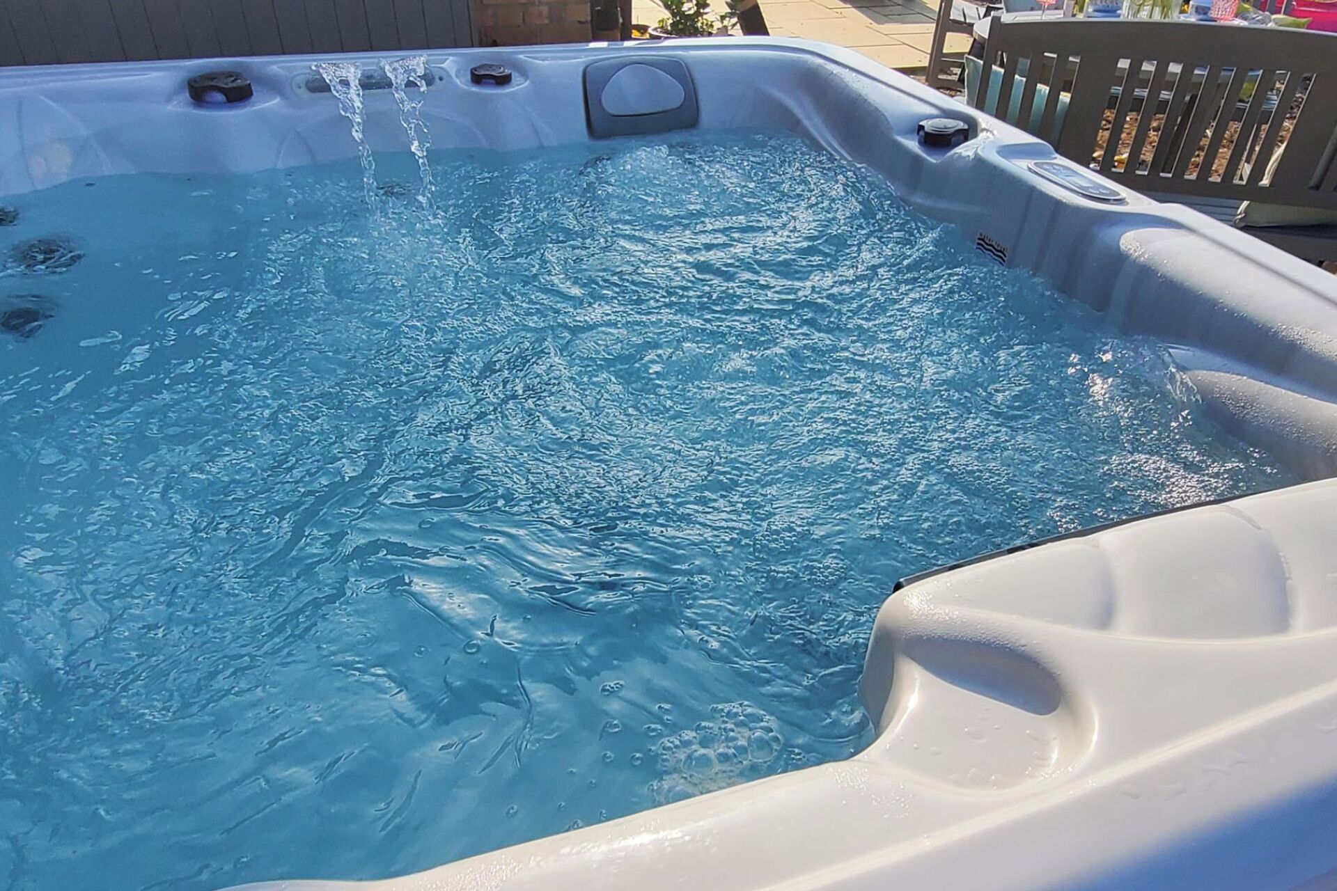 Bañera de hidromasaje al aire libre