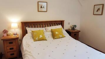 3 bedrooms, iron/ironing board, bed sheets