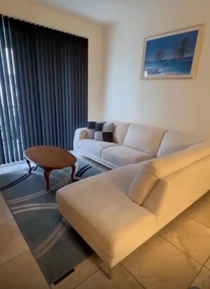 TV, ping pong, stereo