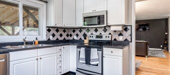 A Modern & Bright Family Home W/ Backyard, 3 BR