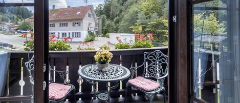 تناول الطعام بالخارج