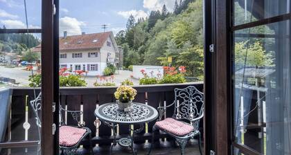 Holiday Apartment "im Haus Kreuzthal"
