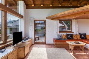TV, fireplace, stereo - Vacation Home 'Panorama Lodge Leutasch' with Mountain View, Terrace & Sauna (Leutasch)