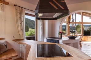 Interior - Vacation Home 'Panorama Lodge Leutasch' with Mountain View, Terrace & Sauna (Leutasch)