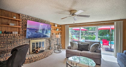 Spacious Family Glenwood Estates Home w/ Hot Tub!