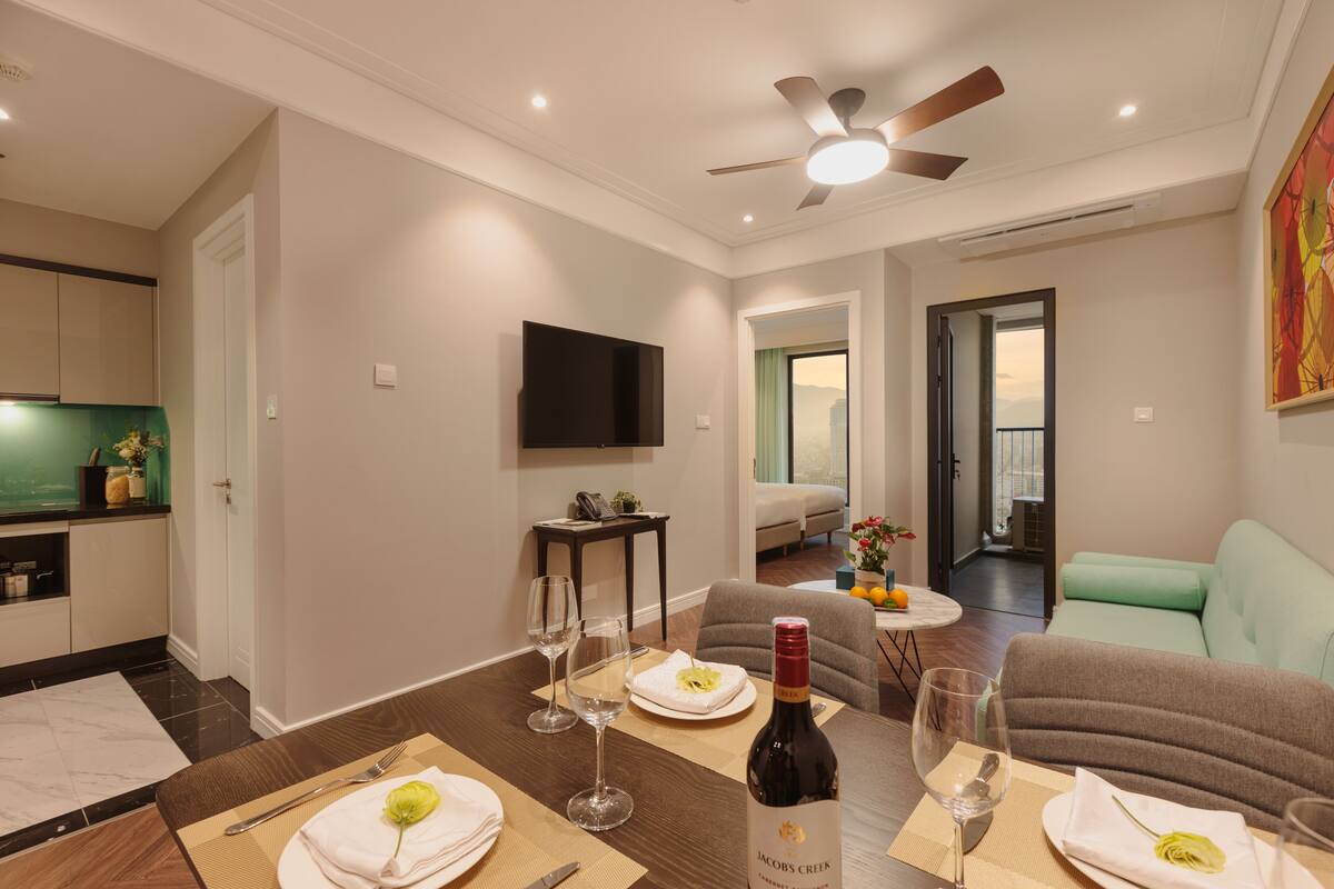 Deluxe Suite, 1 Bedroom, Ocean View | Living area