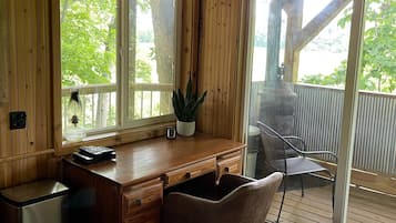 1 chambre, bureau, draps fournis