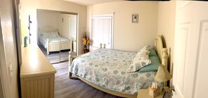 2 bedrooms, desk, free WiFi, bed sheets