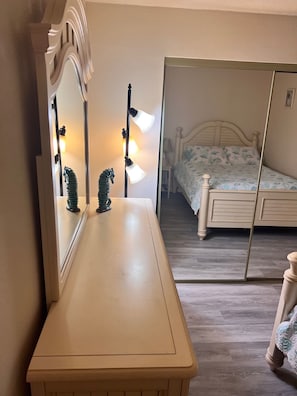 2 bedrooms, desk, free WiFi, bed sheets