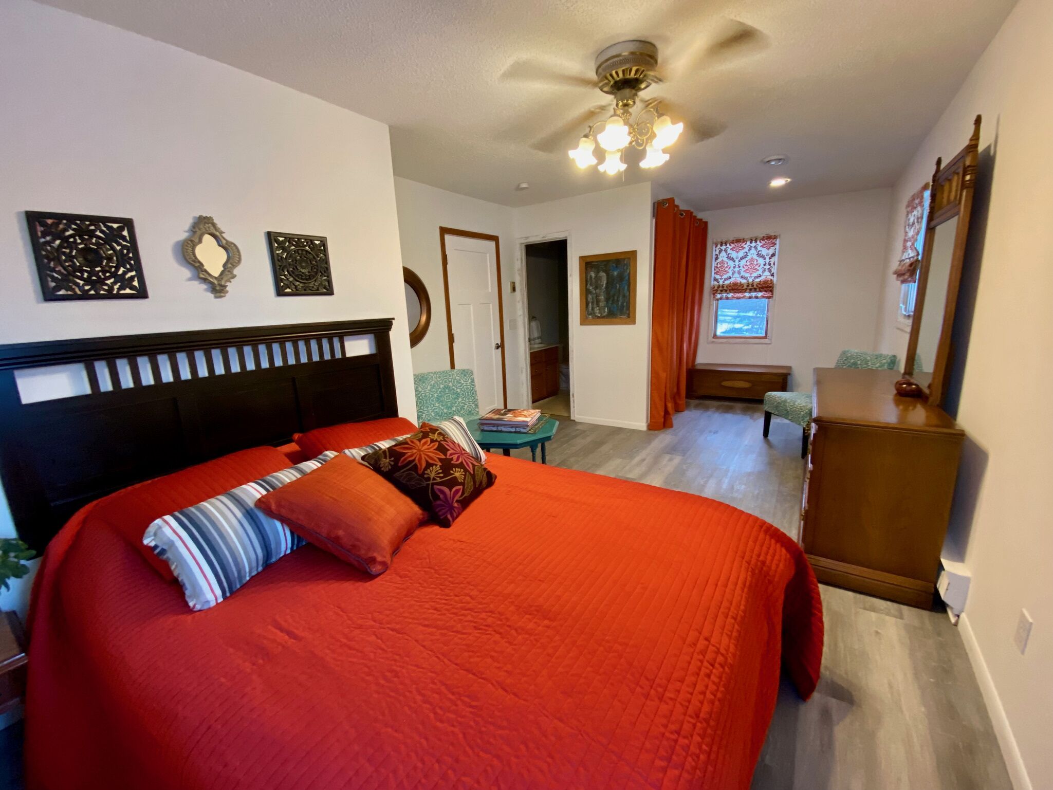 3 bedrooms, desk, iron/ironing board, free WiFi