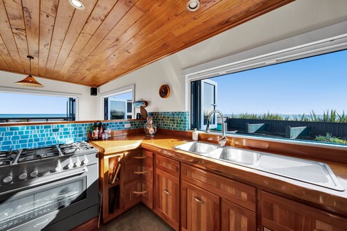 Coastal Daze - New Plymouth Holiday Home