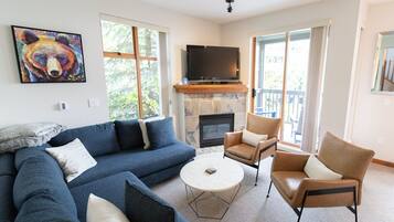 Smart-TV, Kamin, Netflix, Streaming-Dienste