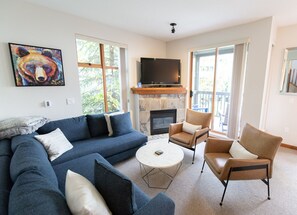 Smart-TV, Kamin, Netflix, Streaming-Dienste