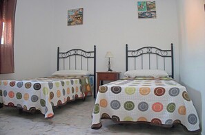 4 bedrooms, iron/ironing board, bed sheets