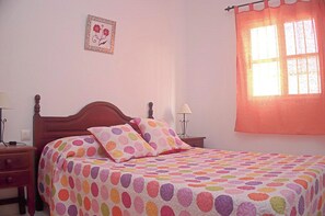 4 bedrooms, iron/ironing board, bed sheets - Villa with private pool (Conil de la Frontera)