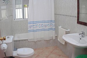 Combined shower/tub, hair dryer - Villa with private pool (Conil de la Frontera)