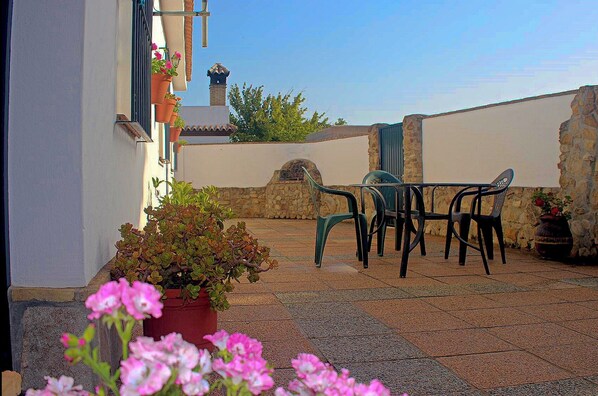 Outdoor dining - Villa with private pool (Conil de la Frontera)