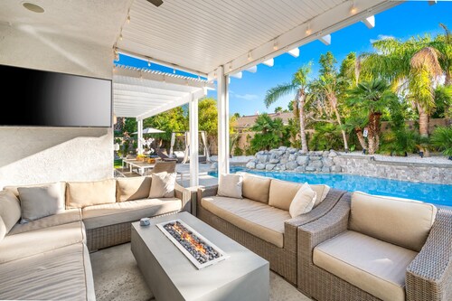 NEW! Luxurious Getaway: Pool Theatre Activity Room