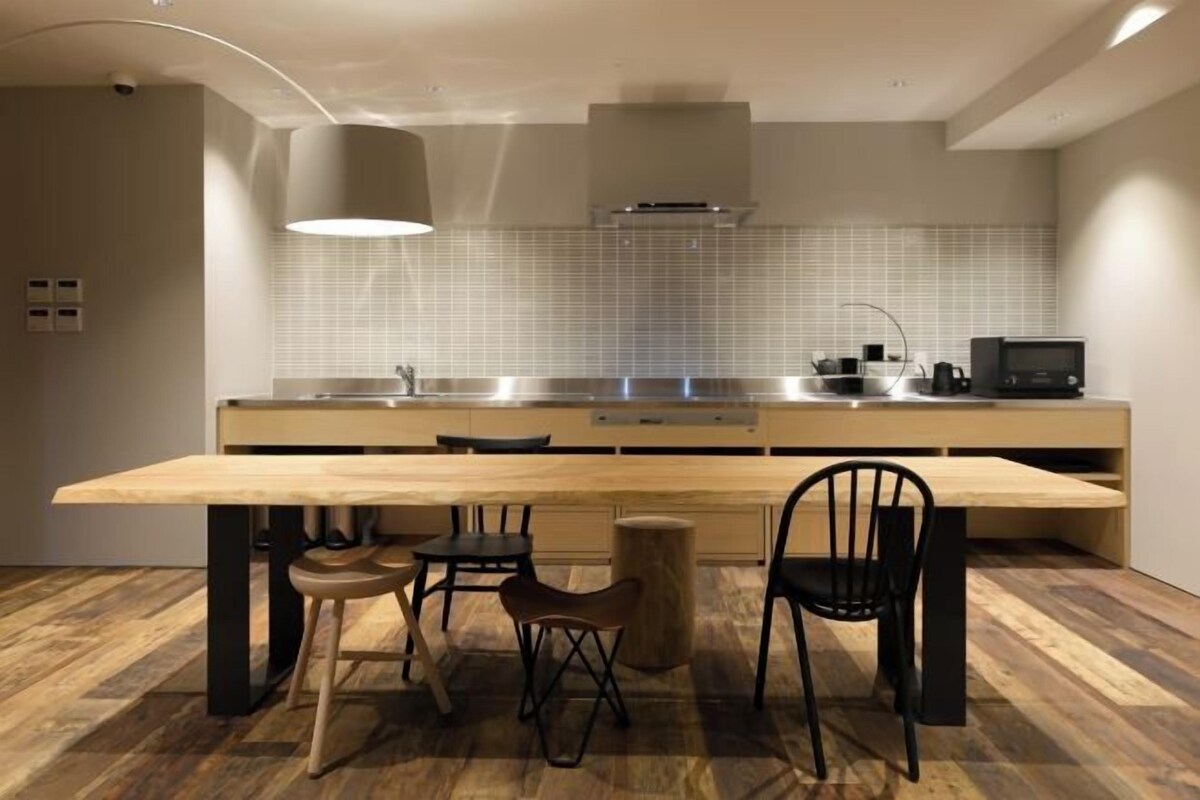 Private kitchen | Coffee/tea maker, mini-fridge