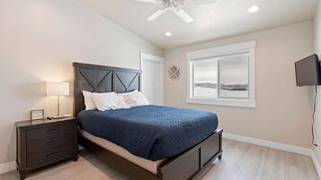 3 bedrooms, desk, free WiFi, bed sheets