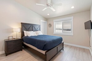 3 bedrooms, desk, free WiFi, bed sheets