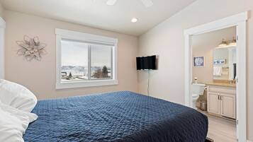 3 bedrooms, desk, free WiFi, bed sheets