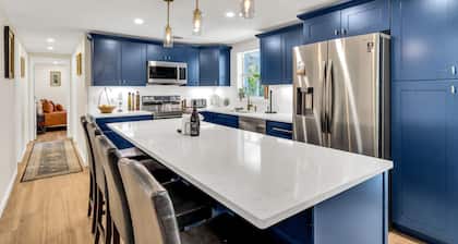 La Niña 5 minutes to Nokomis Beach. Fenced in Yard Pet-Friendly!