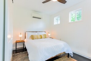 2 bedrooms, iron/ironing board, free WiFi, bed sheets
