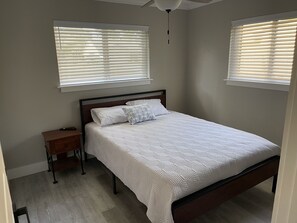3 bedrooms, WiFi - Canton cottage  (Broken Arrow)