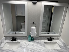 Combined shower/tub - Canton cottage  (Broken Arrow)