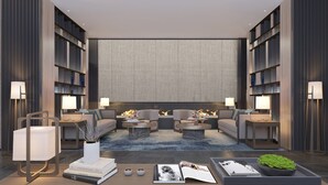 Una sala de estar moderna con un conjunto de sofá, una mesa de centro y libros.
