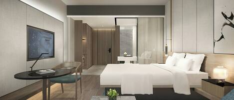 Een moderne hotelkamer met een groot bed, een bureau met stoel, een klein tafeltje met vaas, en een groot raam met gordijnen.
