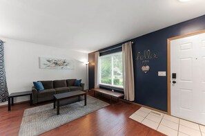 Smart TV, fireplace, ping pong, books